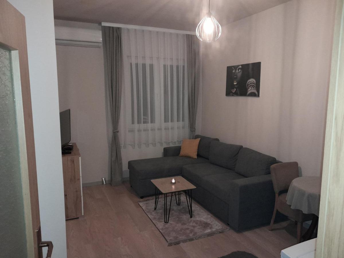 Gray Apartament 2 Pristina Exterior photo